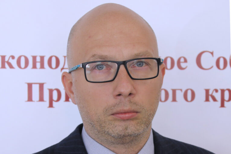 Приморский депутат Геннадий Шульга лишен полномочий за «прогулы»
