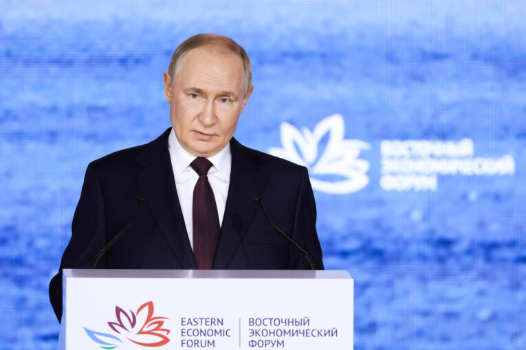 Владимир Путин поручил расширить ДВ-ипотеку на вторичное жилье