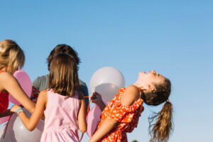 Родители в ДФО тратят на летние каникулы детей 43 тысячи рублей