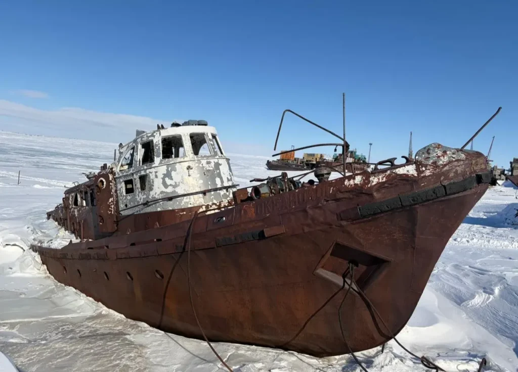 В Якутии ликвидируют судно «Океанолог»